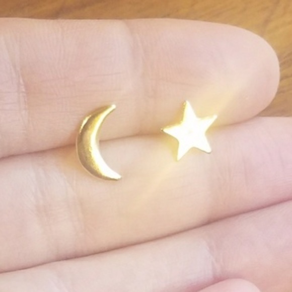 NWOT Gold Moon & Star Studs - Picture 4 of 7